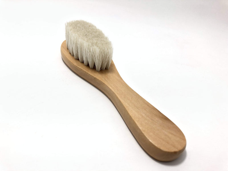 Clipper soft wooden handle brush